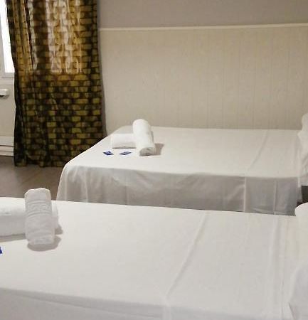 Hostal Oxum มาดริด ภายนอก รูปภาพ