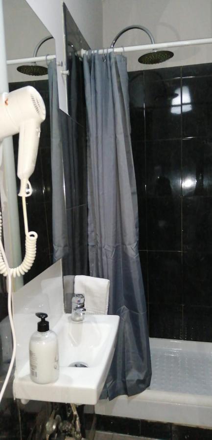 Hostal Oxum มาดริด ภายนอก รูปภาพ