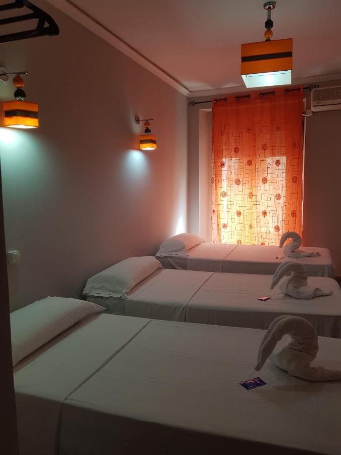Hostal Oxum มาดริด ภายนอก รูปภาพ