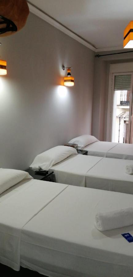 Hostal Oxum มาดริด ภายนอก รูปภาพ