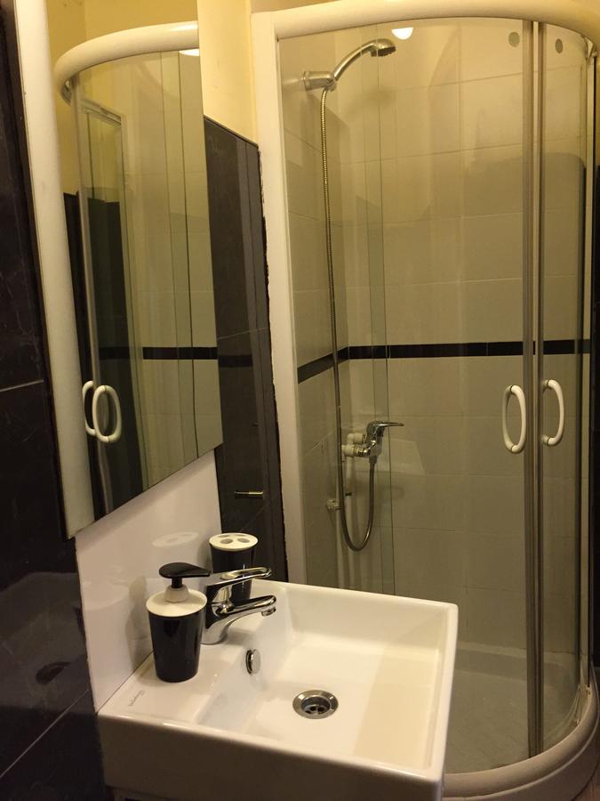 Hostal Oxum มาดริด ภายนอก รูปภาพ