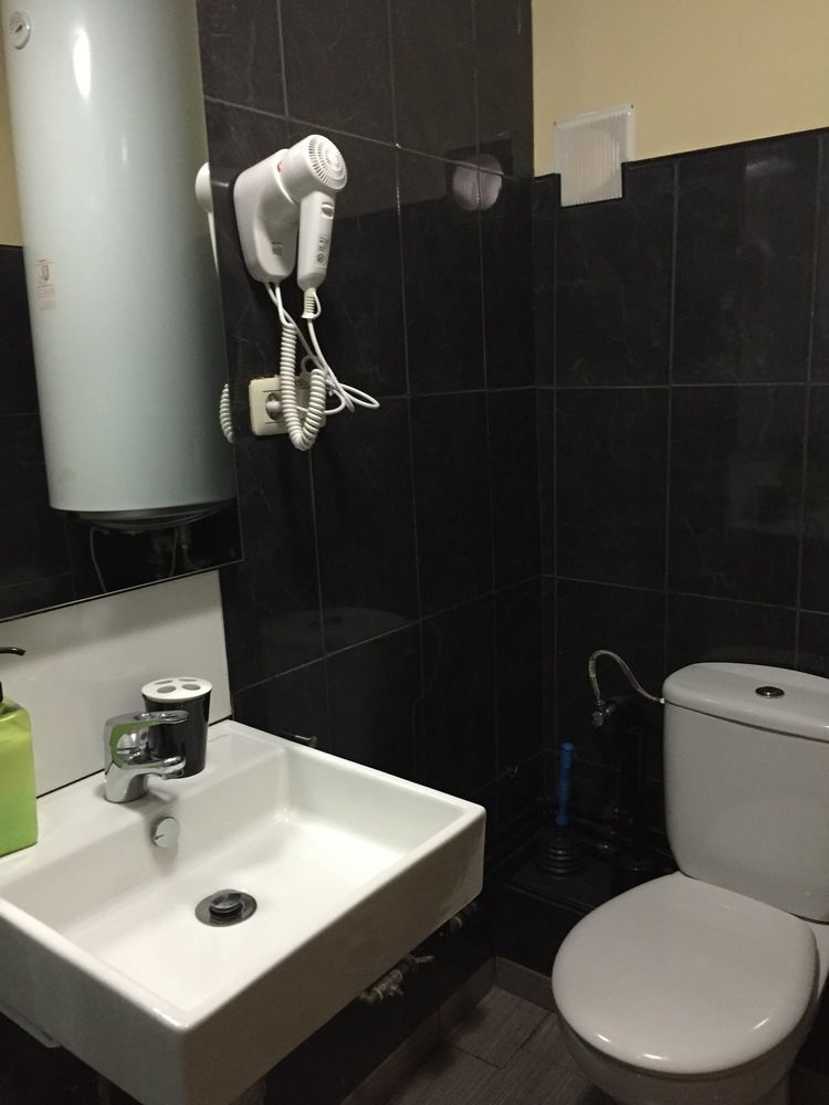 Hostal Oxum มาดริด ภายนอก รูปภาพ