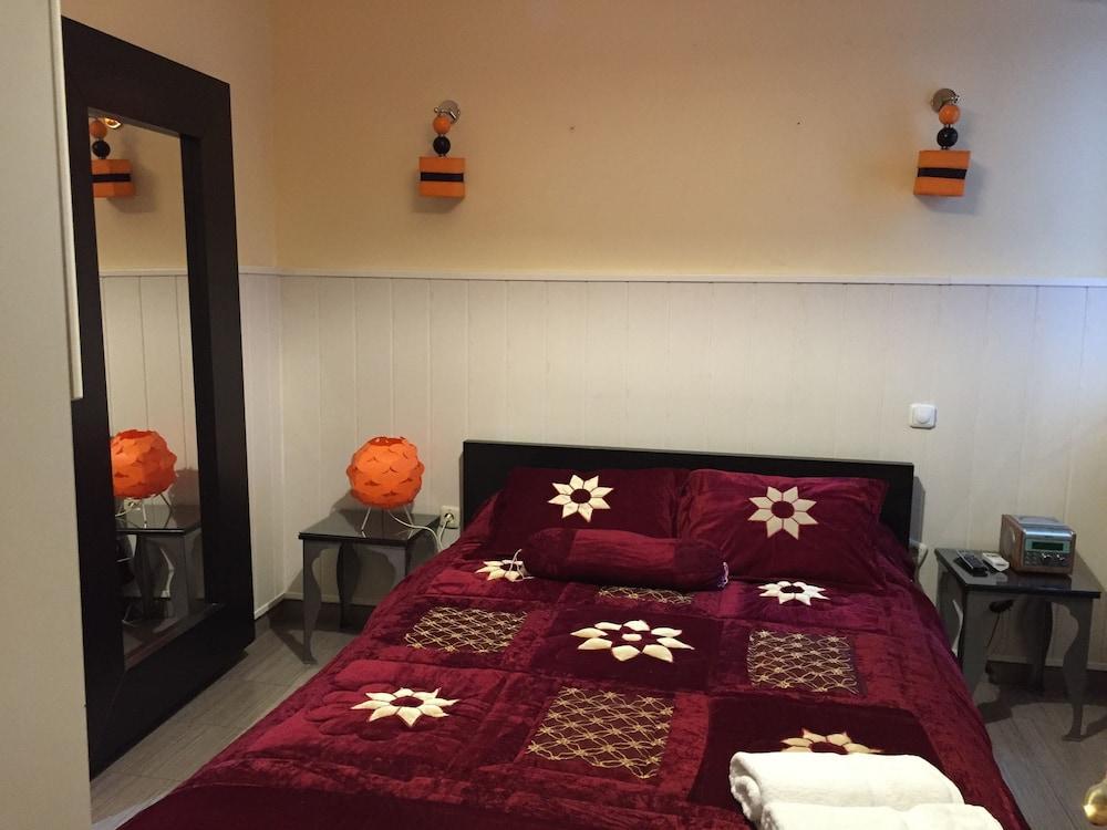 Hostal Oxum มาดริด ภายนอก รูปภาพ