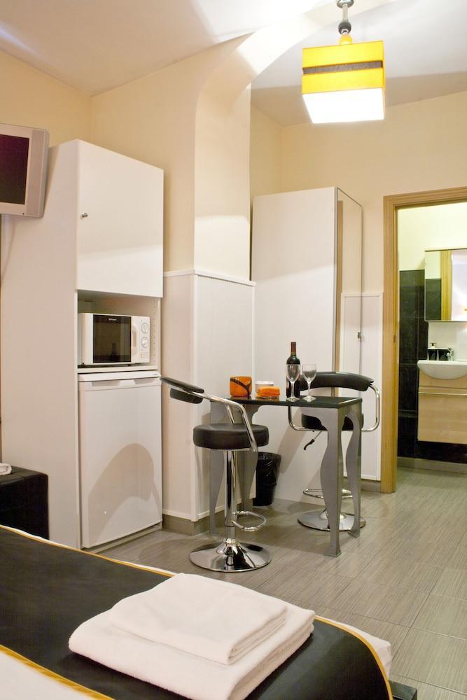 Hostal Oxum มาดริด ภายนอก รูปภาพ