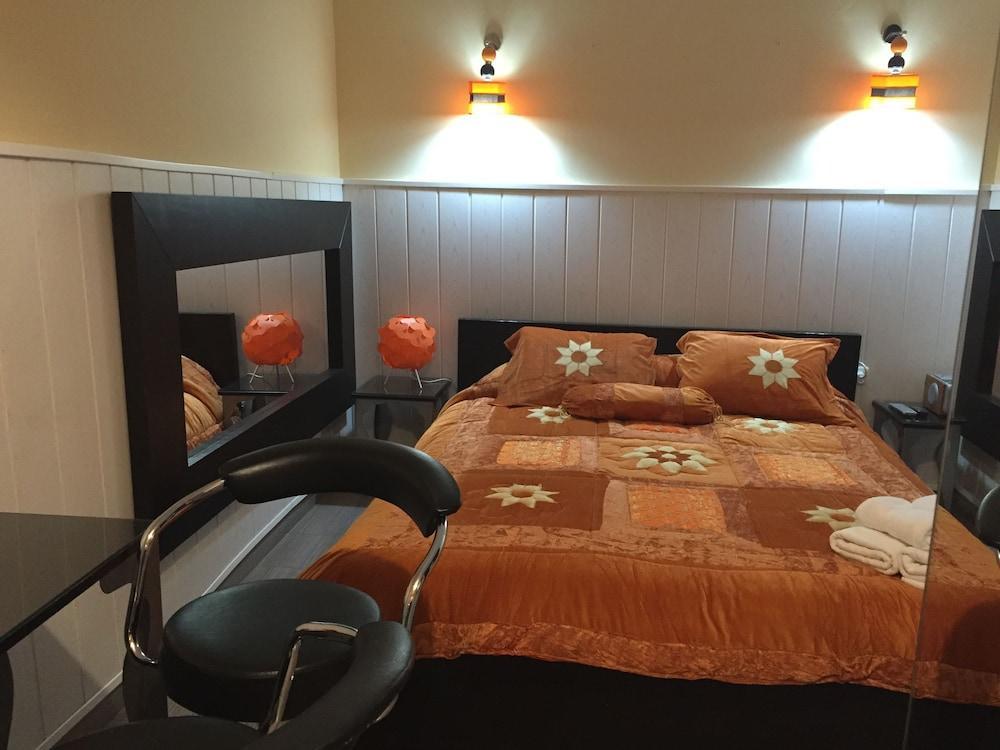 Hostal Oxum มาดริด ภายนอก รูปภาพ