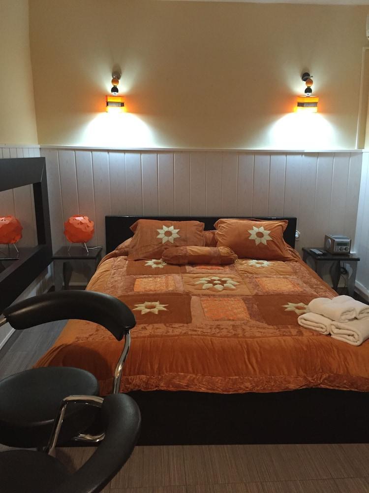 Hostal Oxum มาดริด ภายนอก รูปภาพ