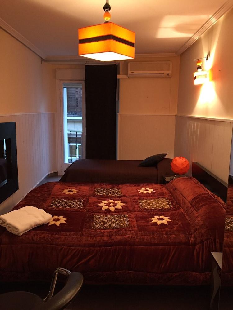 Hostal Oxum มาดริด ภายนอก รูปภาพ