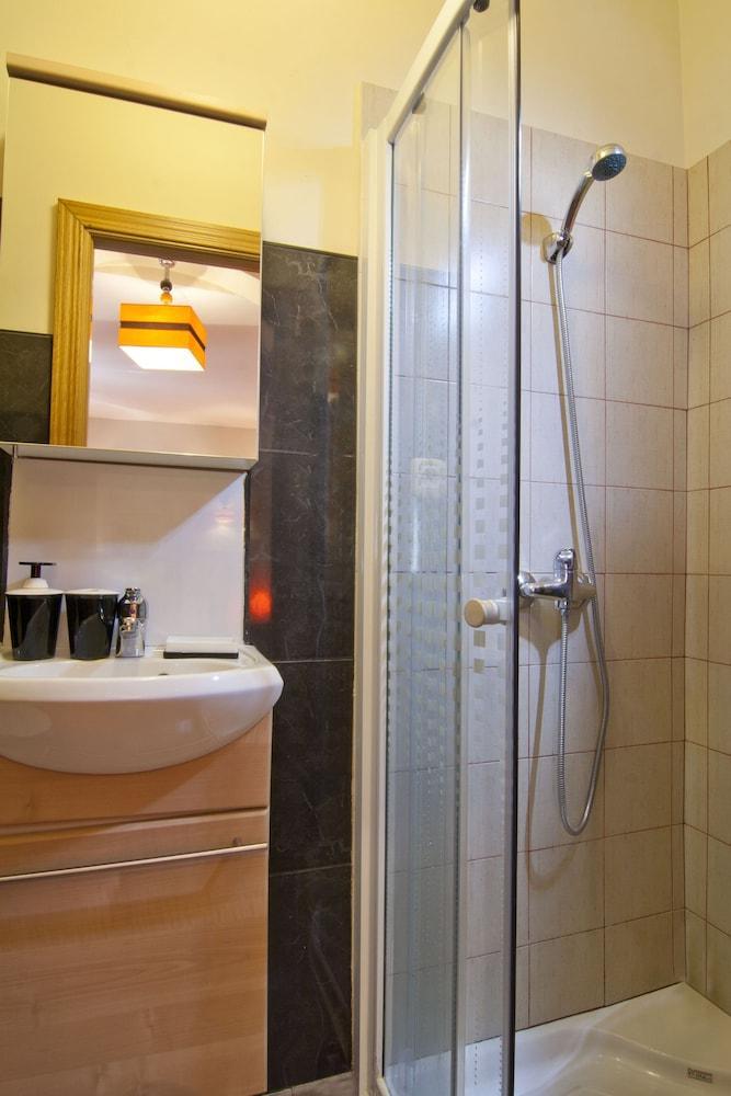 Hostal Oxum มาดริด ภายนอก รูปภาพ