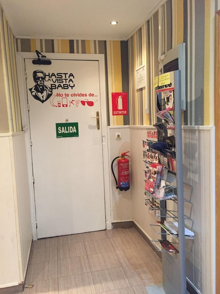 Hostal Oxum มาดริด ภายนอก รูปภาพ